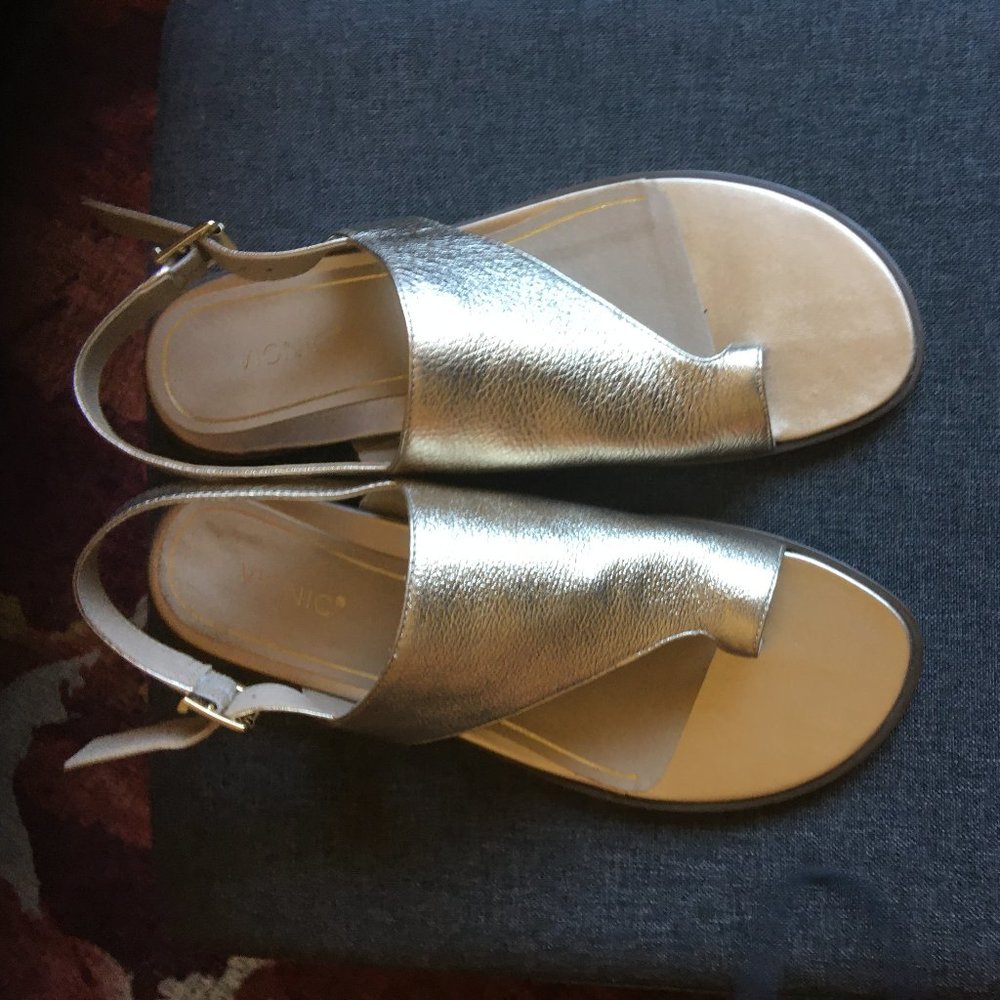 Vionic Goldtone Sandals 9.5 M